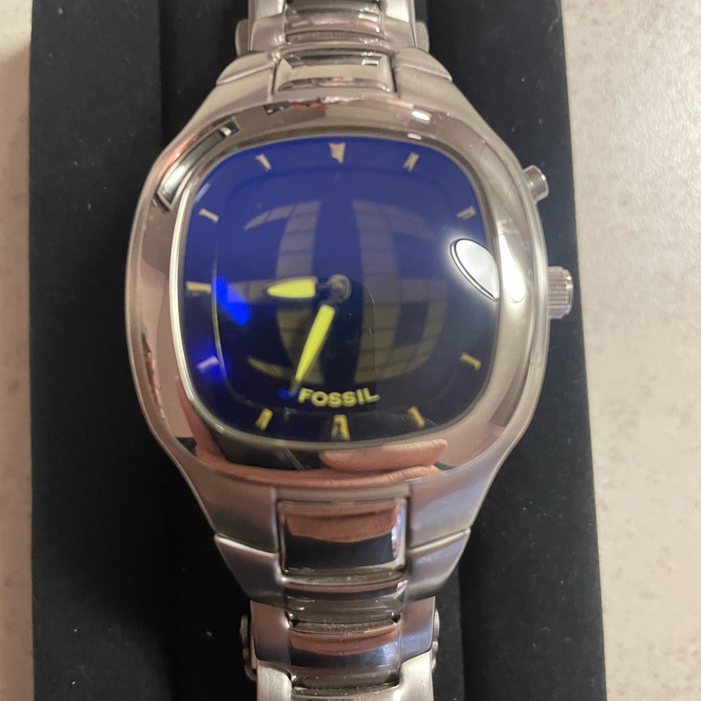 Fossil Big Tic